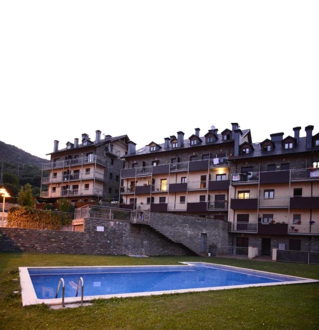 Apartaments Sort Pirineus Экстерьер фото